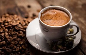 دراسة تربط بين شرب القهوة وزيادة عدد خطوات المشي اليومية!