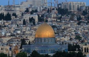خطيب الأقصى يدعو الفلسطينيين للتوجه إلى المسجد 