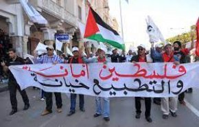 شاهد.. الشعب المغربي يقف امام مؤامرة التطبيع مع الاحتلال
