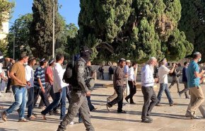 عشرات المستوطنين يجددون اقتحام المسجد الأقصى