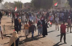 غاز مسيل للدموع ومتاريس بمحيط القصر الرئاسي السوداني