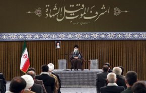 قائد الثورة: رسالة الشهداء يجب ان تعزز وحدة الشعب وشعور المسؤولين بالمسؤولية