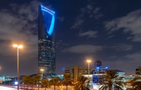 بالفيديو.. سماع دوي انفجارات تهز الرياض وتوقف الحركة الجوية فيها