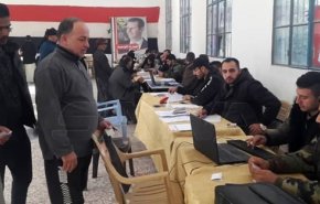 توافد مئات الأشخاص إلى مركز مدينة البوكمال لتسوية أوضاعهم