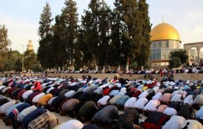  50 ألفا يؤدون صلاة الجمعة في المسجد الأقصى 