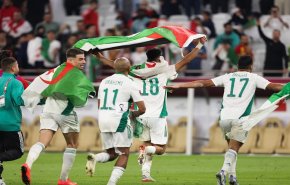 علم فلسطين يغطي نجوم بطولة كأس العرب2021