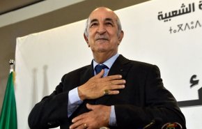 'تبون' يهنئ منتخب بلاده بالتأهل للدور نصف النهائي من كأس العرب
