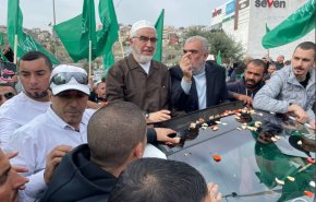 حماس والجهاد الاسلامي يباركان للشيخ رائد صلاح نيل حريته 