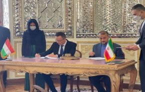 ايران تبرم 3 مذكرات تعاون مع المجر