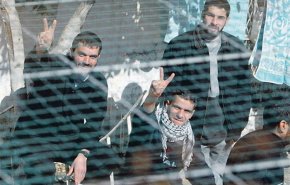 الأسرى الفلسطينيون في سجون الإحتلال يحضرون لخطوة تصعيدية