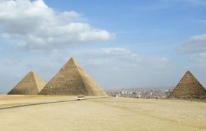 مسؤول مصري ينفي وجود أعمدة تحت الأهرامات