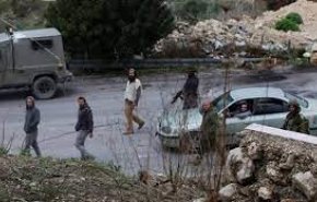 مئات المستوطنين يقتحمون أراضي الفلسطينيين شمال نابلس