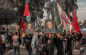 صور قادة النصر تملأ الحشود الجماهيرية الرافضة لنتائج الانتخابات العراقية قرب الخضراء