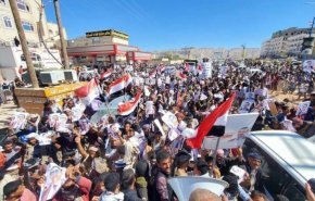 مظاهرات حاشدة وسط شبوة جنوب شرق اليمن ترفض قرار العدوان وهادي
