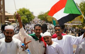 'تجمع المهنيين السودانيين' يعلن تمسكه بنقل السلطة للمدنيين