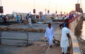 السودان.. إغلاق الجسور وانقطاع الانترنت قبيل مظاهرات الخرطوم
