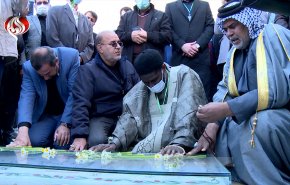 شاهد: هواة عرب ومسلمون يزورون مضجع الشهيد سليماني 