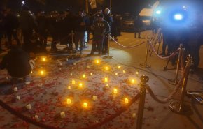 شاهد..الاف العراقيين يوقدون شموع في موقع جريمة المطار 