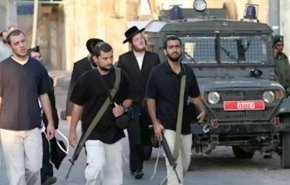 شاهد.. استهداف الفلسطينيين يتم بدعم جيش الاحتلال