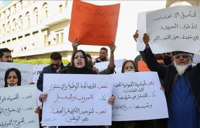 ليبيا..'تأجيل الانتخابات' والتصارع بين الفصائل السياسية لتقسيم السلطة
