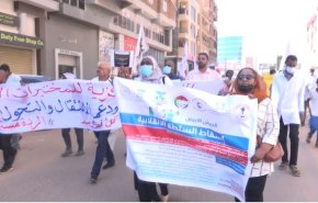 في تظاهرات السودان.. النساء تستقبل الرصاص بالزغاريد