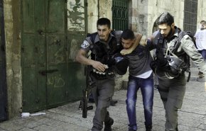 الاحتلال يعتقل عشرات الفلسطينيين بينهم أسير محرر