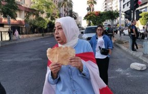 لا خبز اليوم في لبنان والدولار يسجل ارتفاعا قياسيا جديدا