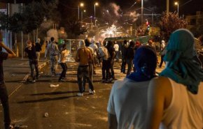 مقاومون فلسطينيون يطلقون النار صوب جيش الاحتلال بمخيم جنين