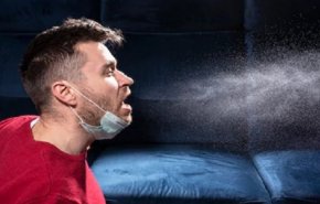 بعطسة واحدة.. حامل 'أوميكرون' يمكن اصابة 100 شخص