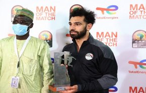 محمد صلاح يتوج بجائزة أفضل لاعب في مباراة منتخب مصر وغينيا بيساو
