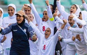 بالفيديو.. الاتحاد الآسيوي لكرة القدم يشيد بمدربة المنتخب الإيراني