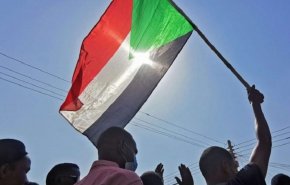 تظاهرات سودانية تقطع الطرق مع مصر.. والسبب 