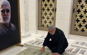 شاهد.. قائد فيلق القدس يزور ضريح الشهيد المهندس في النجف الأشرف