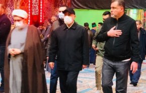 شاهد.. قائد فيلق القدس يزور ضريح الامام الحسين عليه السلام