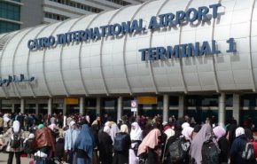 مطار القاهرة ..إحباط تهريب 600 غرام من الذهب تحت ملابس مسافر!