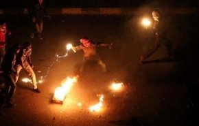 زجاجات حارقة صوب مركبات مستوطنين وإحراق واحدة بالضفة المحتلة