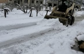 العاصفة تعزل بعض القرى وبلدات  عن بعضها  في لبنان