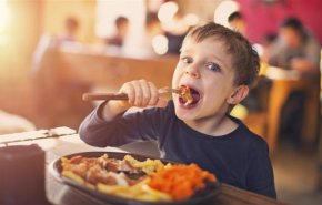 علماء يحددون أسوأ طعام لدماغ طفلك