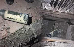 بالصور..سقوط ثلاثة صواريخ في الانبار
