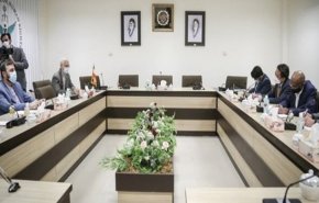 غريب ابادي یلتقي سفيري بولندا والهند