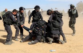 رئيس وزراء الإحتلال يهدد بإقامة 'جدار حديدي' في النقب