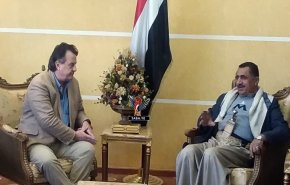 وزير النفط اليمني يبحث تداعيات احتجاز سفن الوقود مع منسق الأمم المتحدة