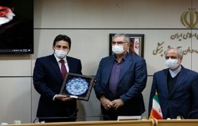 وزير الصحة الإيراني يبحث العلاقات الطبية مع السفير اللبناني بطهران