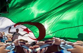 عدد مشتركي الإنترنت يتجاوز عدد السكان في الجزائر!
