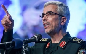 اللواء باقري : لو أراد اي مجنون التعرض لبلادنا سوف يتلقى ردا عنيفا 