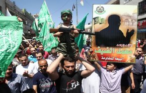 شاهد: ظهور نادر لنجلي القائد ’محمد الضيف’ في غزة