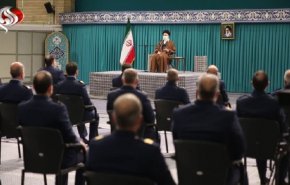 قائد الثورة الاسلامية: القوى الغربية الكبرى تنتهج الديكتاتورية الاعلامية 