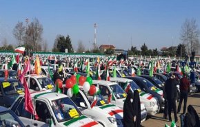 مسيرات ذكرى انتصار الثورة الاسلامية تجري بالسيارات والدراجات النارية