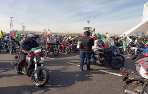 انطلاق مراسم احياء الثورة الاسلامية في 1500 مدينة و 3000 قرية ايرانية + فيديو