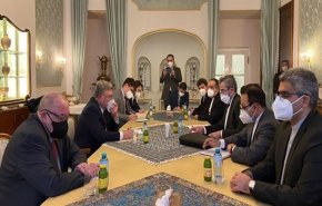 كبير المفاوضين الايرانين يجري مشاورات مع رئيس الوفد الروسي
